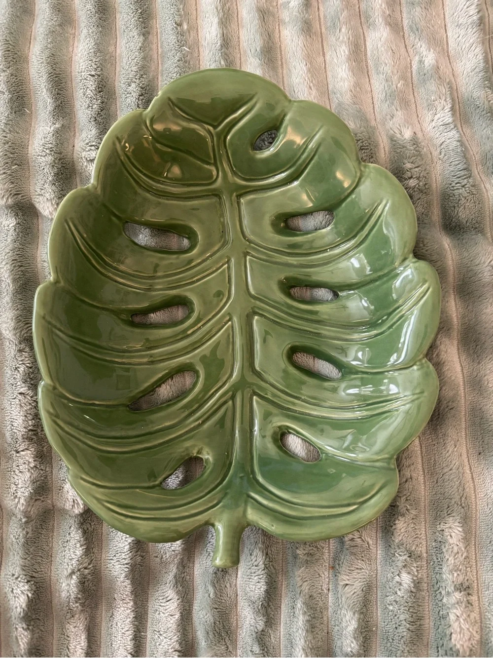 Pier 1 Glossy Olive Green Ceramic Monstera Leaf Accent Tray